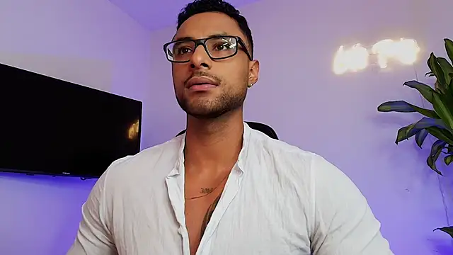 LiamGarcia1 online show from December 19, 2025, 3:19 pm