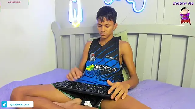 Snapshot of loistwink_ chatting on September 25, 2025, 4:16 am loistwink online show from September 25, 2025, 4:16 am