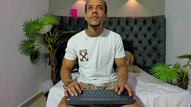 Snapshot of Salomon_koude chatting on May 25, 2026, 3:29 pm Salomon koude online show from May 25, 2026, 3:29 pm