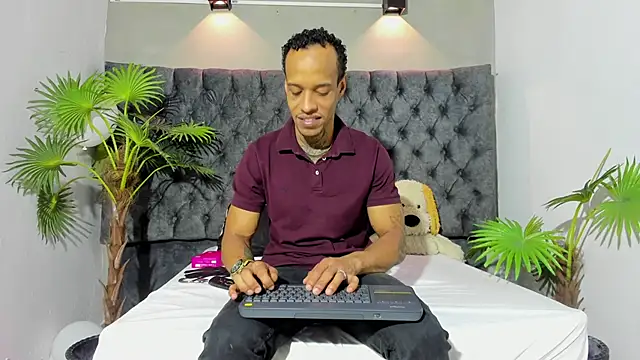 Snapshot of Salomon_koude chatting on June 1, 2026, 1:13 pm Salomon koude online show from June 1, 2026, 1:13 pm