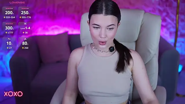 YourLolaBunny online show from March 29, 2026, 6:24 am