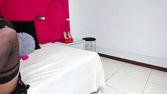 AmiraDulcee online show from September 25, 2025, 2:32 pm