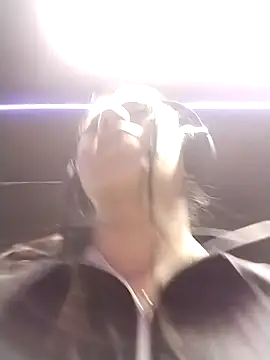 Karenn12 online show from September 19, 2025, 2:13 am