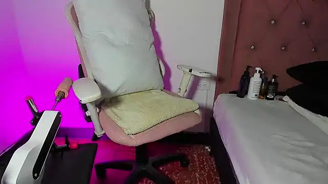 kyliestteel online show from February 24, 2025, 2:40 am