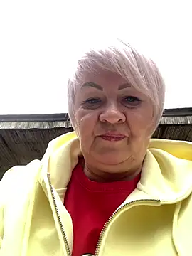 Snapshot of Laura_Millf chatting on April 22, 2026, 10:06 am Laura Millf online show from April 22, 2026, 10:06 am