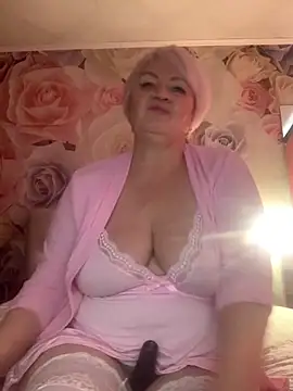 Snapshot of Laura_Millf chatting on April 23, 2026, 9:41 am Laura Millf online show from April 23, 2026, 9:41 am
