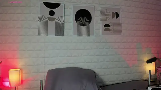 Lizzie-Evans online show from July 21, 2026, 12:07 pm