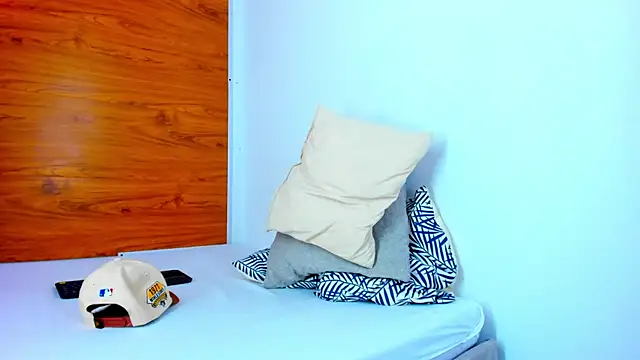 Snapshot of EVAN_XOX chatting on December 18, 2024, 9:51 pm EVAN XOX online show from December 18, 2024, 9:51 pm