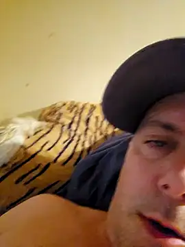 Snapshot of HeteroHotGuy1 chatting on December 6, 2024, 10:27 am HeteroHotGuy1 online show from December 6, 2024, 10:27 am