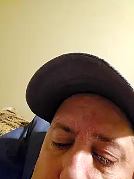 Snapshot of HeteroHotGuy1 chatting on January 27, 2025, 8:28 pm HeteroHotGuy1 online show from January 27, 2025, 8:28 pm