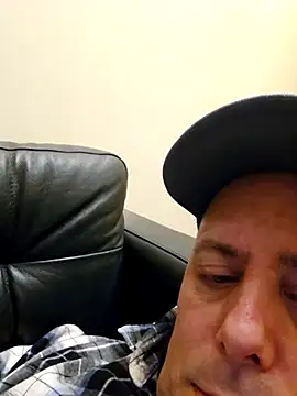 Snapshot of HeteroHotGuy1 chatting on February 22, 2025, 9:48 pm HeteroHotGuy1 online show from February 22, 2025, 9:48 pm