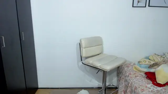 Snapshot of viki_mom chatting on December 11, 2024, 4:28 am viki mom online show from December 11, 2024, 4:28 am