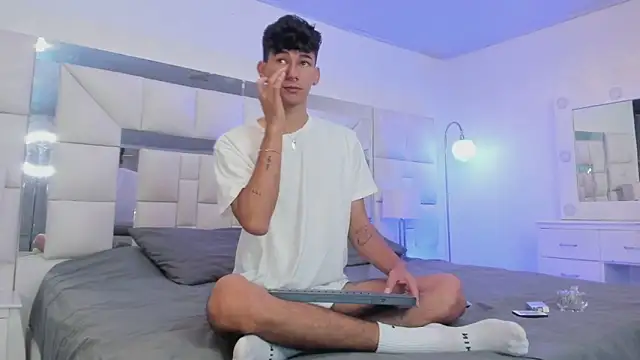 Alexx tc online show from December 19, 2024, 4:02 am