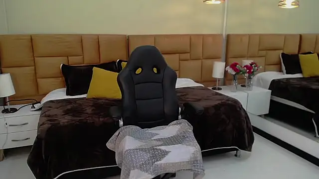 Snapshot of Kat_cute_ chatting on January 21, 2025, 9:04 pm Kat cute  online show from January 21, 2025, 9:04 pm