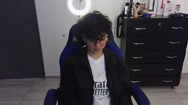 thomascooper7 online show from February 5, 2025, 10:12 pm