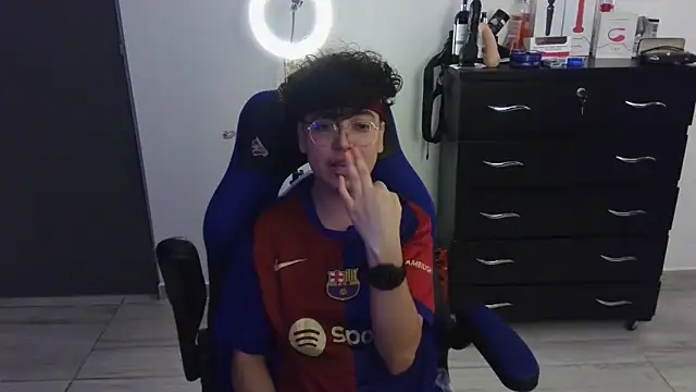 thomascooper7 online show from February 6, 2025, 8:56 pm