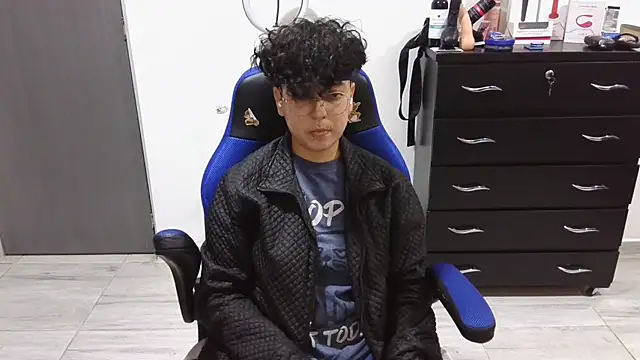 thomascooper7 online show from February 10, 2025, 12:19 am