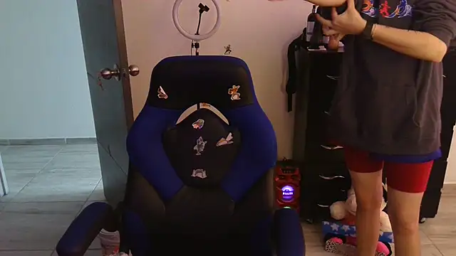 thomascooper7 online show from March 19, 2025, 8:32 pm