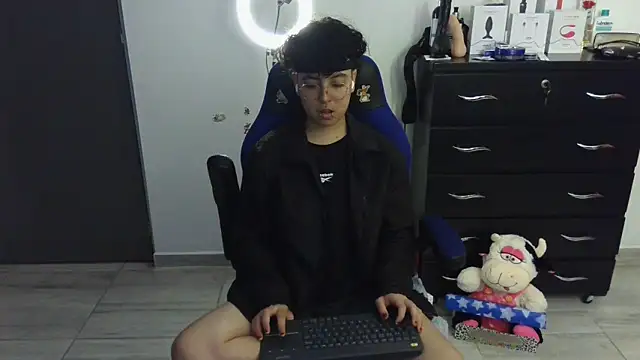 thomascooper7 online show from March 22, 2025, 1:32 am