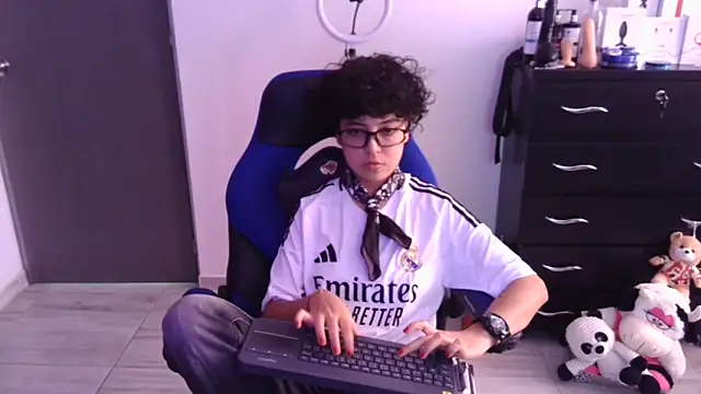 thomascooper7 online show from February 17, 2026, 6:47 pm