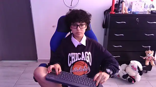 thomascooper7 online show from March 4, 2026, 4:24 pm