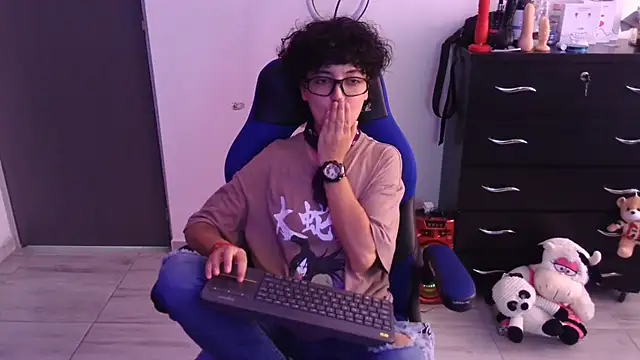 thomascooper7 online show from March 15, 2026, 6:25 pm