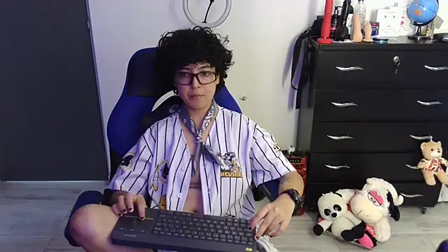 thomascooper7 online show from April 18, 2026, 6:23 pm