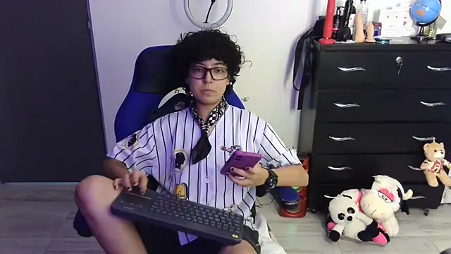 thomascooper7 online show from April 18, 2026, 8:09 pm