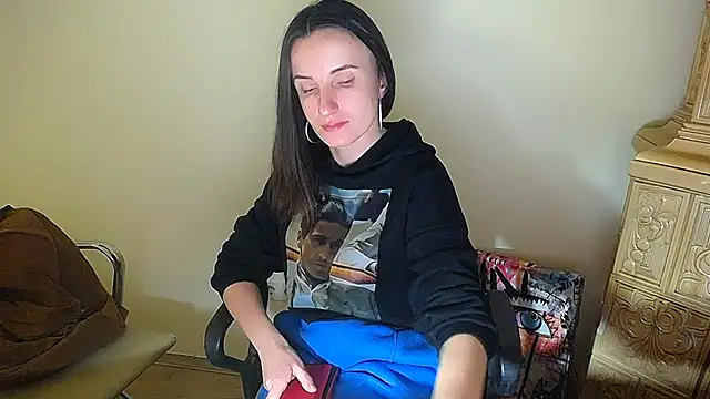 LaimaV  online show from December 10, 2024, 2:28 pm