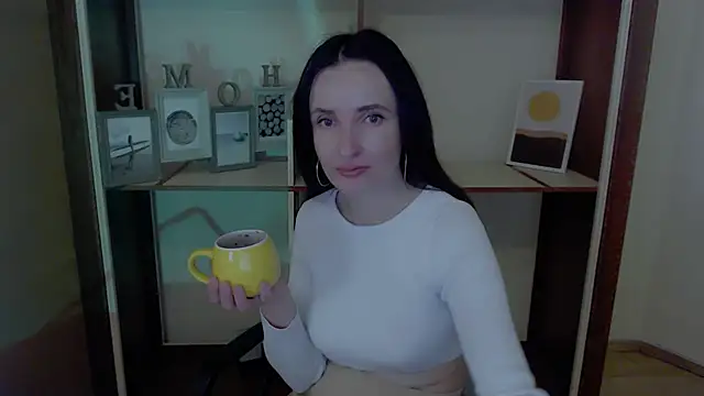 LaimaV  online show from September 28, 2025, 8:31 am