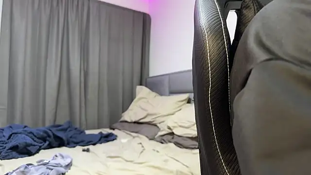 dereckbrownn online show from April 22, 2026, 3:09 am