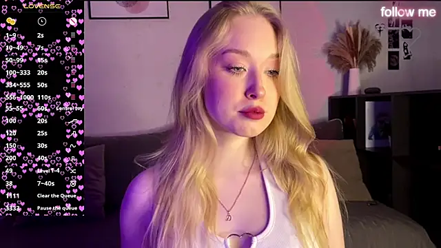 SweetDarcy online show from September 28, 2025, 3:17 pm