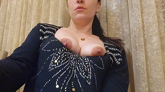 Snapshot of AlejandraDelaney chatting on December 14, 2024, 5:14 pm AlejandraDelaney online show from December 14, 2024, 5:14 pm