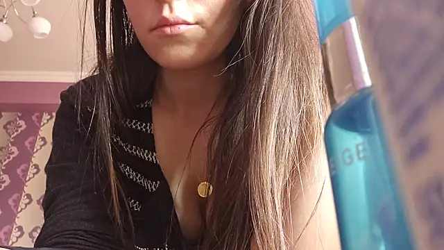 Snapshot of AlejandraDelaney chatting on December 17, 2024, 10:01 am AlejandraDelaney online show from December 17, 2024, 10:01 am