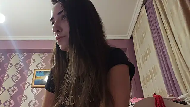 AlejandraDelaney online show from December 22, 2025, 2:03 pm