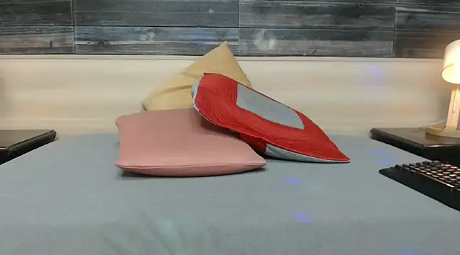 nahomibecker online show from January 25, 2025, 11:44 am