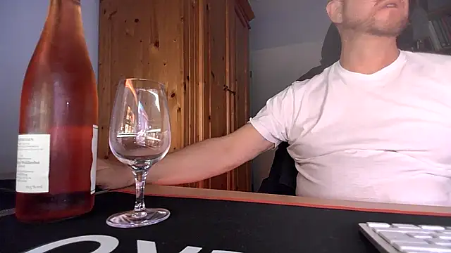 Tom PP cgn online show from October 28, 2025, 10:23 pm