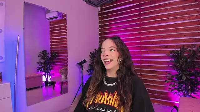 Sapphire Venuss online show from November 29, 2025, 12:57 am