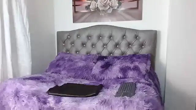 lily f00x online show from February 11, 2025, 12:48 pm