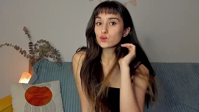 erika hoiree online show from October 26, 2025, 5:02 am