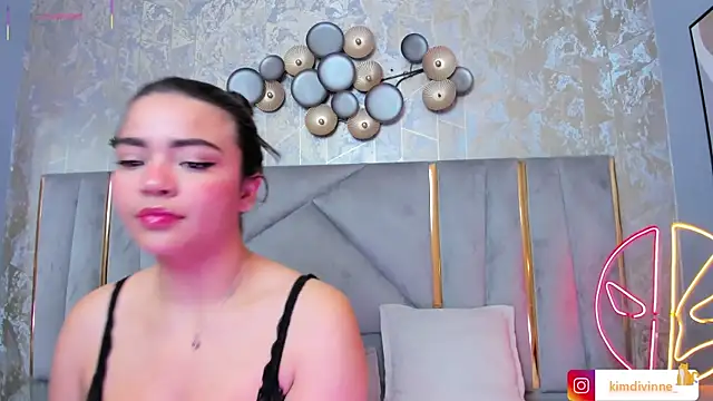 KimDevinne online show from September 27, 2025, 3:00 am