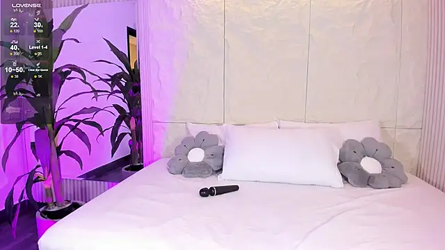 AnahinClar online show from February 24, 2026, 12:14 pm