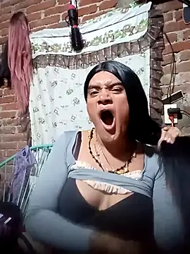 yovana13 online show from September 29, 2025, 12:43 pm