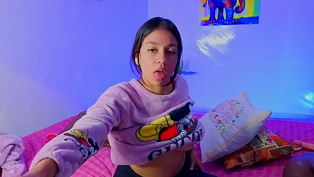 Snapshot of Luci_And_Sofi chatting on February 14, 2026, 4:20 am Luci And Sofi online show from February 14, 2026, 4:20 am