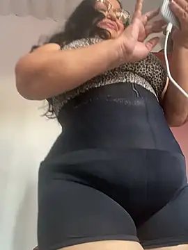 Gia Nahomi online show from February 3, 2025, 9:50 pm