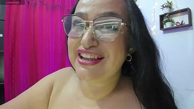 Gia Nahomi online show from November 17, 2025, 9:53 pm