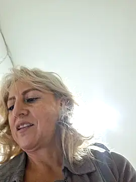 Snapshot of almaluna7 chatting on March 11, 2025, 11:37 pm almaluna7 online show from March 11, 2025, 11:37 pm