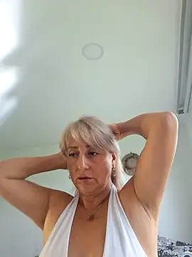 Snapshot of almaluna7 chatting on February 10, 2026, 10:03 pm almaluna7 online show from February 10, 2026, 10:03 pm