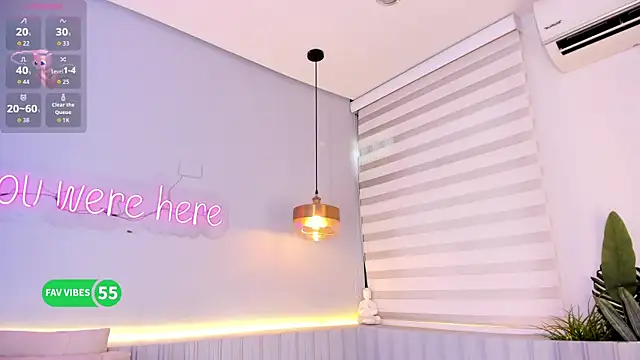 stephanymonroe online show from October 7, 2025, 4:26 pm