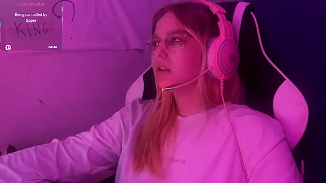 JacyWinslat online show from March 18, 2025, 7:31 pm